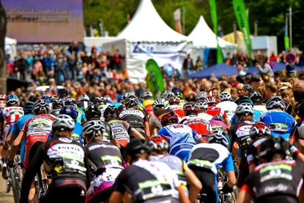 The start of the men's race.