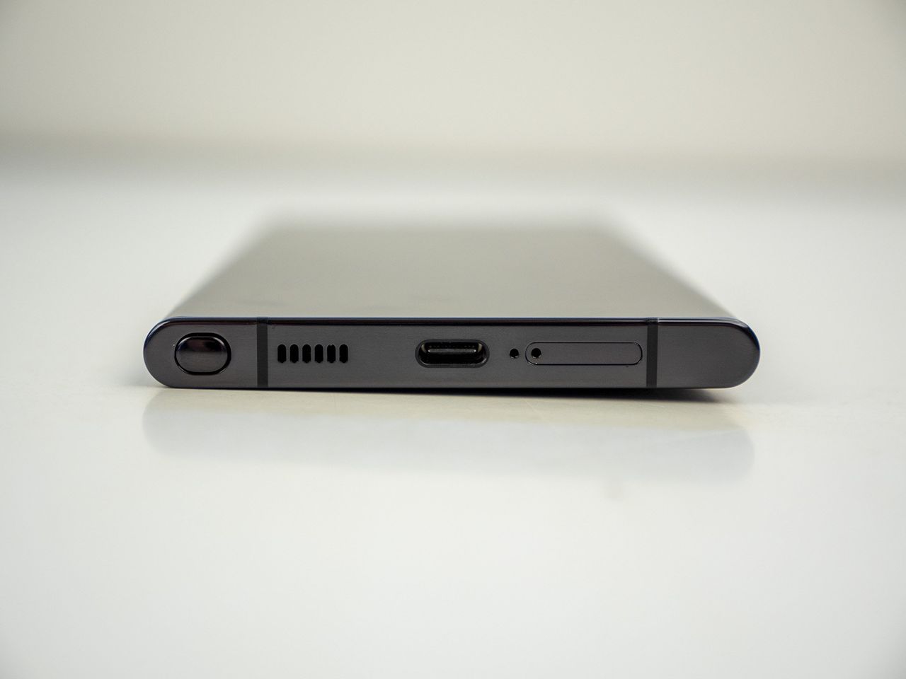 Samsung Galaxy S22 Ultra Hardware Buttom