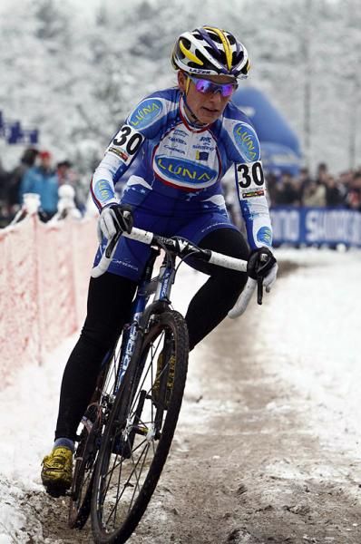 Katerina Nash (Luna) was in the front group early in the race