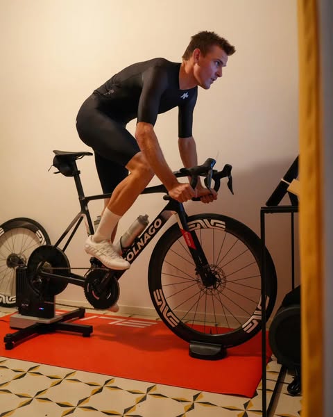 Michael Vink racing in the MyWhoosh Championships