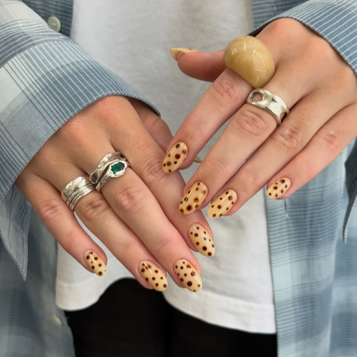 Glossy nails with caramel and dark brown pony-print spots inspired by Matthieu Blazy&amp;rsquo;s Chanel handbag