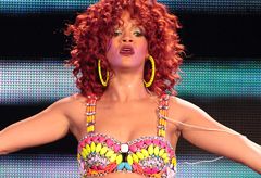 Rihanna Loud tour pics 