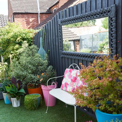 Garden mirror ideas- 15 ways to create the illusion of space outside ...