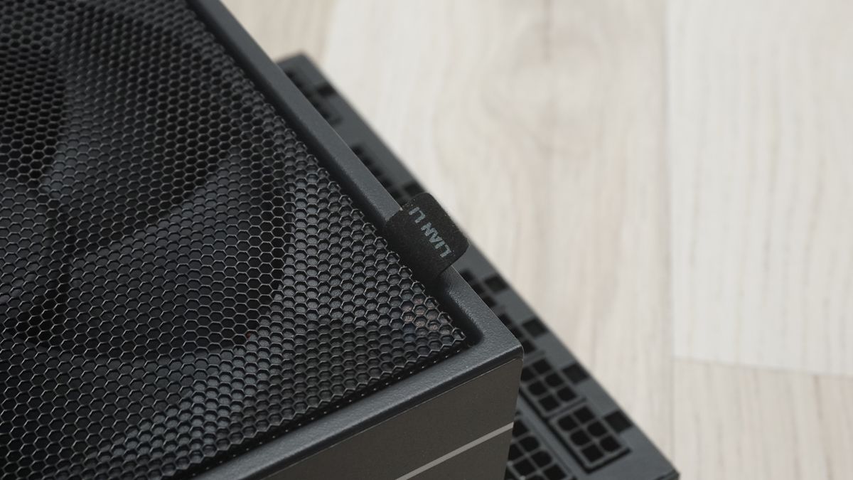 Lian Li Edge Gold EG1000G ATX 3.1