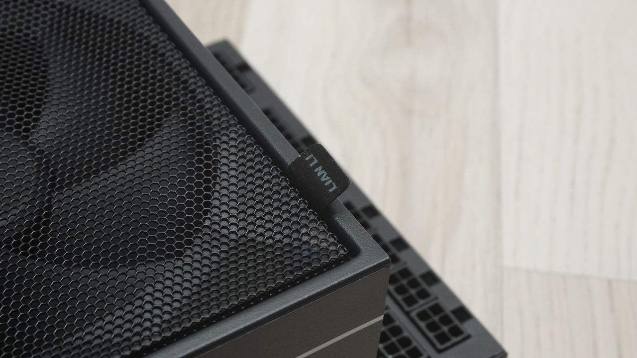 Lian Li Edge Gold EG1000G ATX 3.1