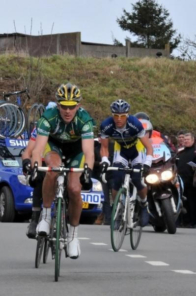 David Boucher (Landbouwcredit) leads Gregory Habeaux (Verndas Willems) and Johnny Hoogerland (Vacansoleil) in pursuit of the early breakaway
