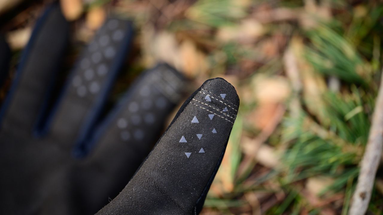 Pearl Izumi Summit WRX NeoShell Gloves conductive thread detail
