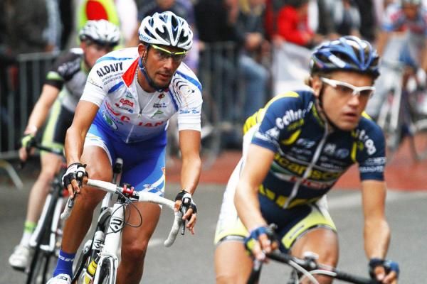 Ruijgh leads as the race heats up.
