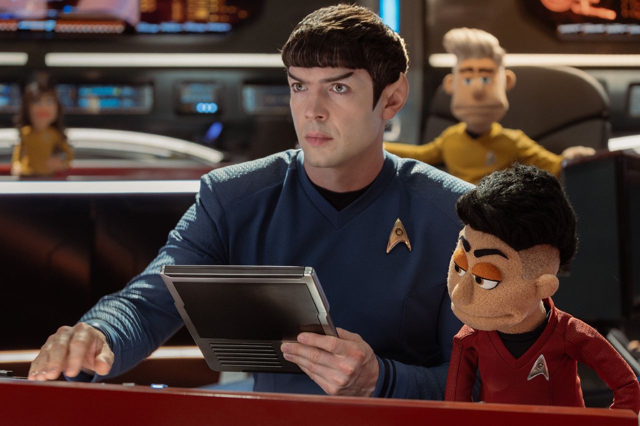 Spock consults the puppet version of Ortegas