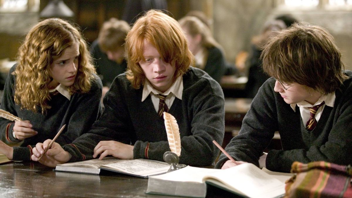 A Harry Potter version of 'Cards Against Humanity' exists and accio ...