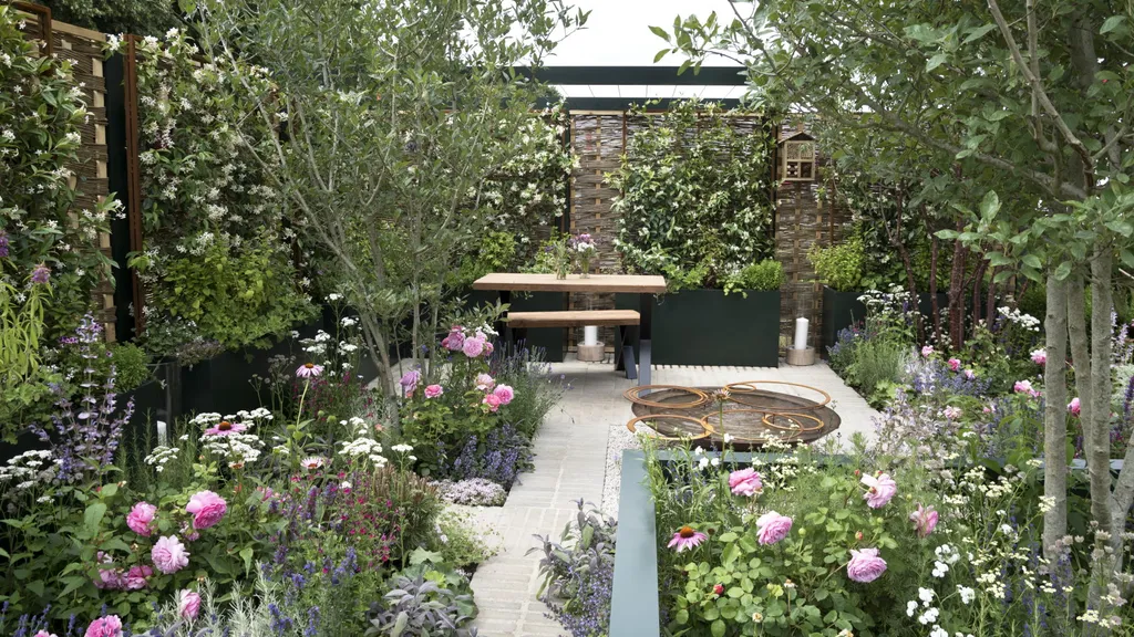 The May Planting Guide: 5 Categories for a Low-Maintenance Summer