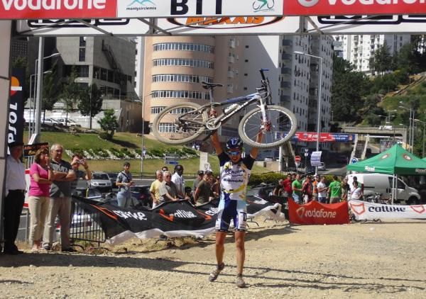 18-year-old Ricardo Paulo Reis Marinheiro (Team TX Active Bianchi) wins the elite race in Rio de Mouro at the Portugal Cup