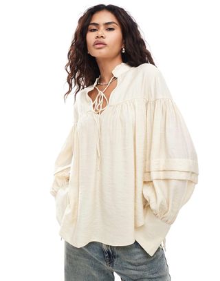 Urban Revivo Boho-Bluse mit Faltenärmeln und Steinen