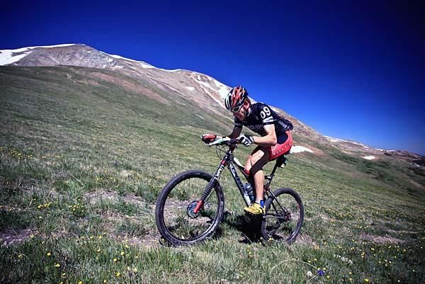 Jeremiah Bishop (MonaVie / Cannondale) continues to lead the men's race.
