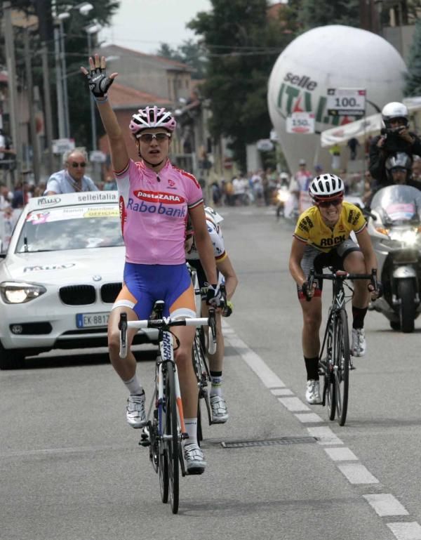 Marianne Vos wins stage 8