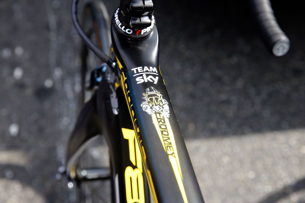 A closer look at the top tube of Chris Froome's bike