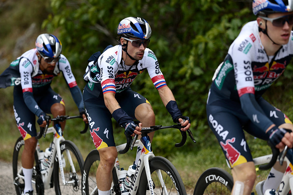 Red Bull-Bora-Hansgrohe's Slovenian rider Primoz Roglic (C) rides during the 7th stage of the 108th Giro d'Italia cycling race 168kms from Castel di Sangro to Tagliacozzo on May 16, 2025. (Photo by Luca Bettini / AFP)