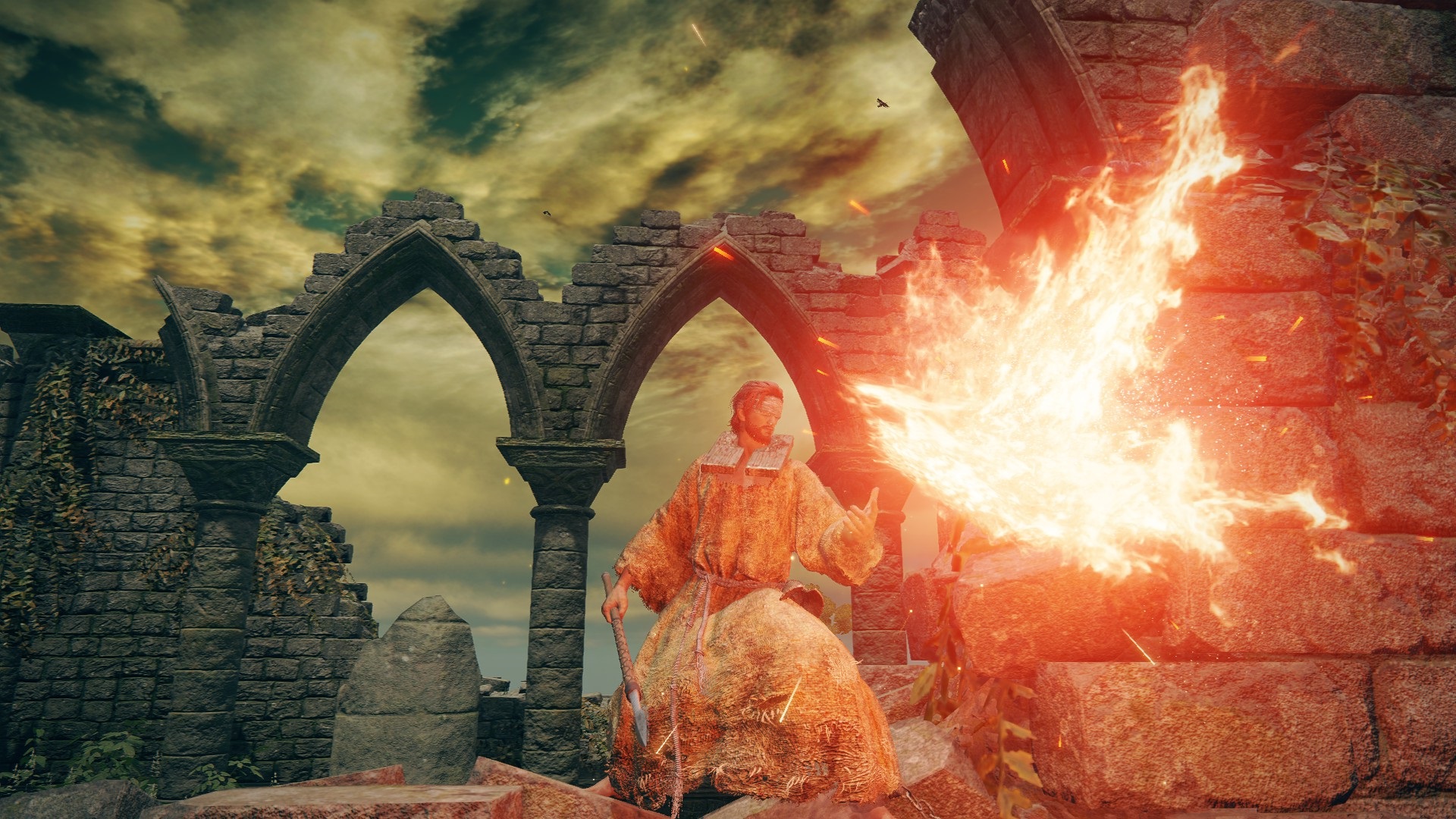 Класс Elden Ring — Пророк — игрок в стартовой мантии, несущий посох, произносит заклинание огня, стоя в церкви Эллех.