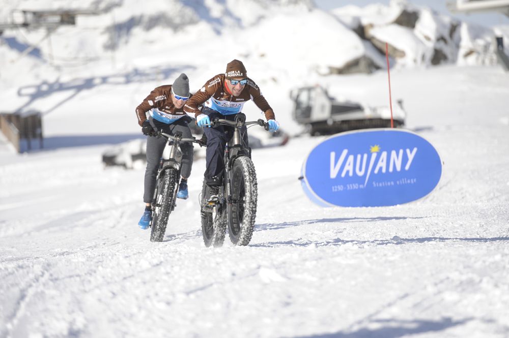 A fat-bike race to finish the relay competition