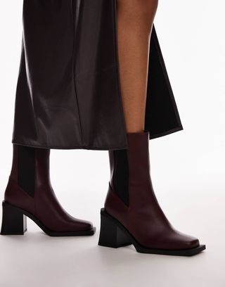 Topshop Nisha Block Heeled Chelsea Boots in Burgundy