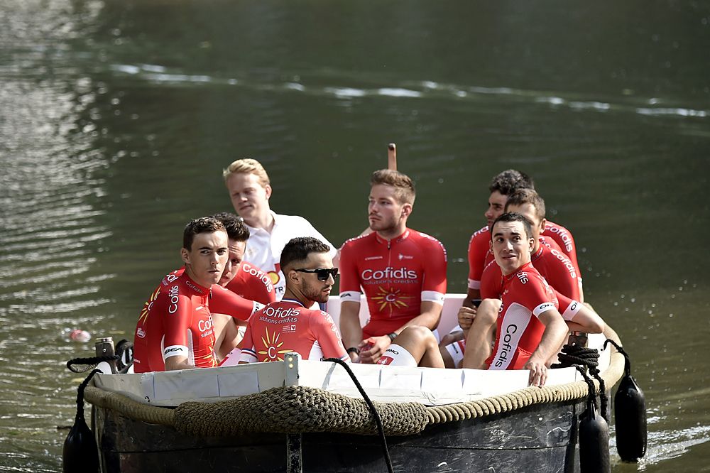 Cofidis riders in the boat along the Oudegracht canal