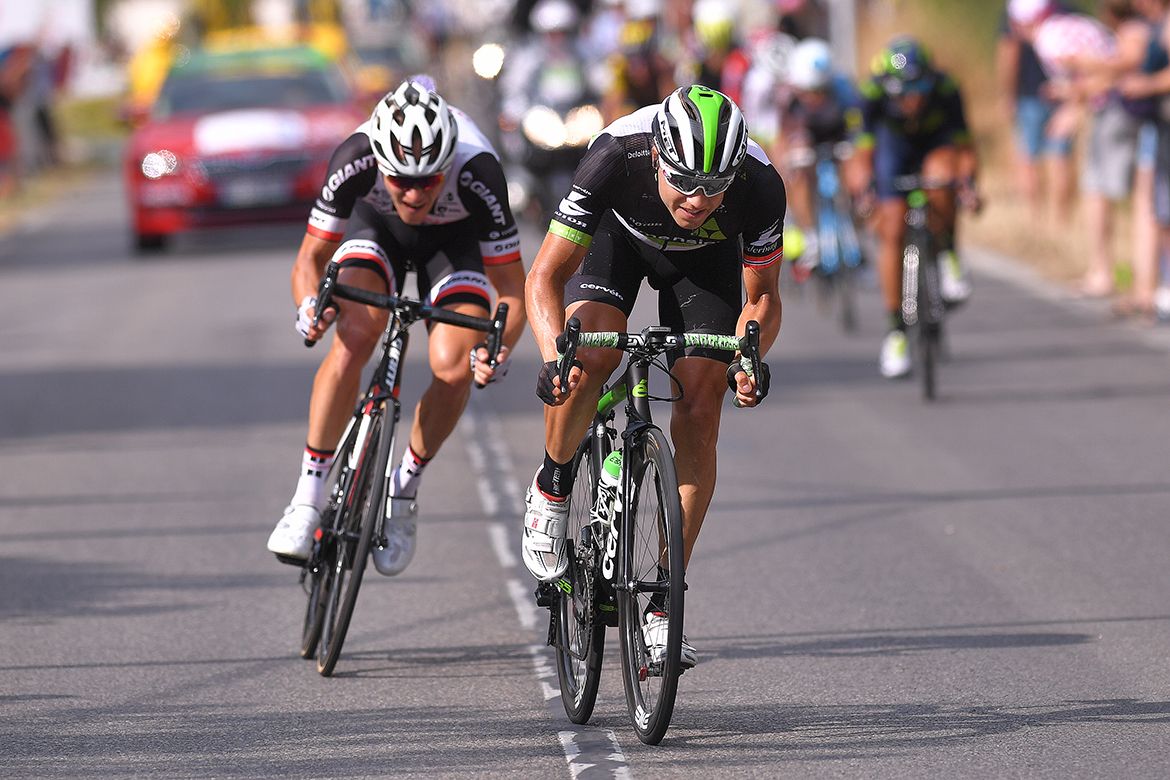 Edvald Boasson Hagen (Dimension Data) attacks and Nikias Arndt (Sunweb) just can't get on the wheel