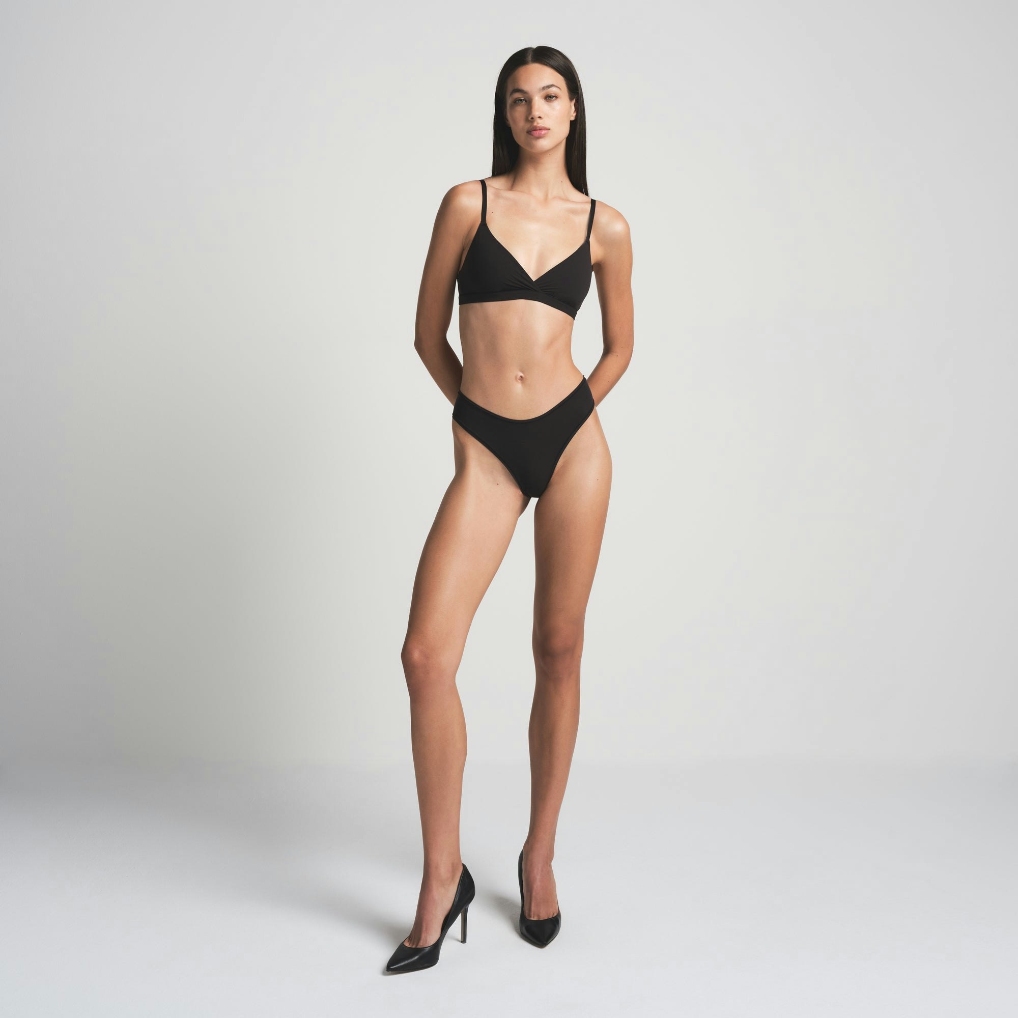 Fits Everybody Crossover Bralette | Onyx | Xxs