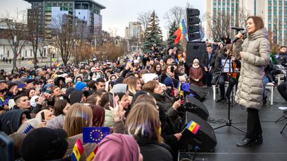 Moldovan President Maia Sandu rallies pro-EU crowd