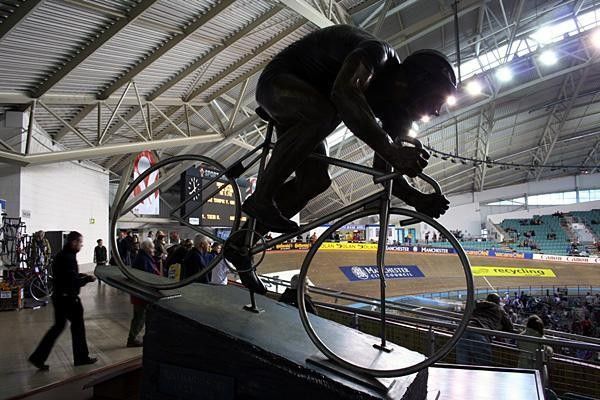 The Reg Harris statue in Manchester reminds the spectators on of the best British sprinters
