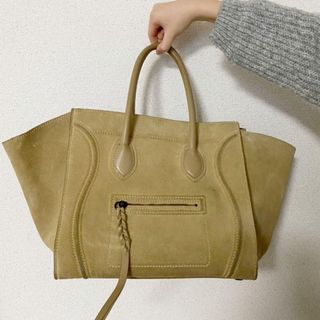 DgAYoMqHSQAxewBSzGxFv-320-80 تعود حقيبة Celine Phantom - هنا ما يجب معرفته