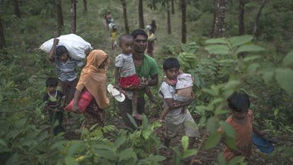 Rohingya Muslim refugees cross the border into Myanmar