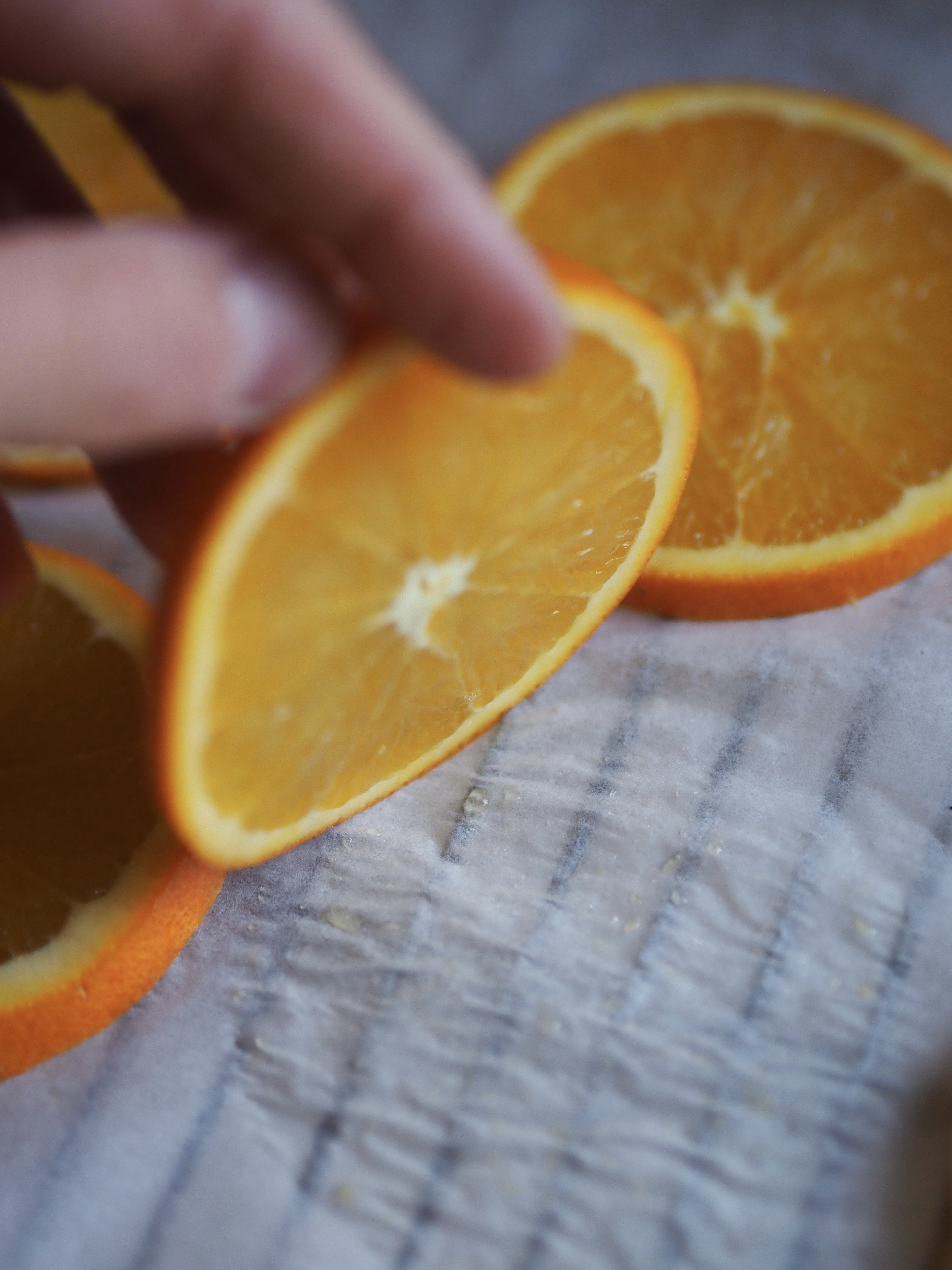 Making dried cut orange slices