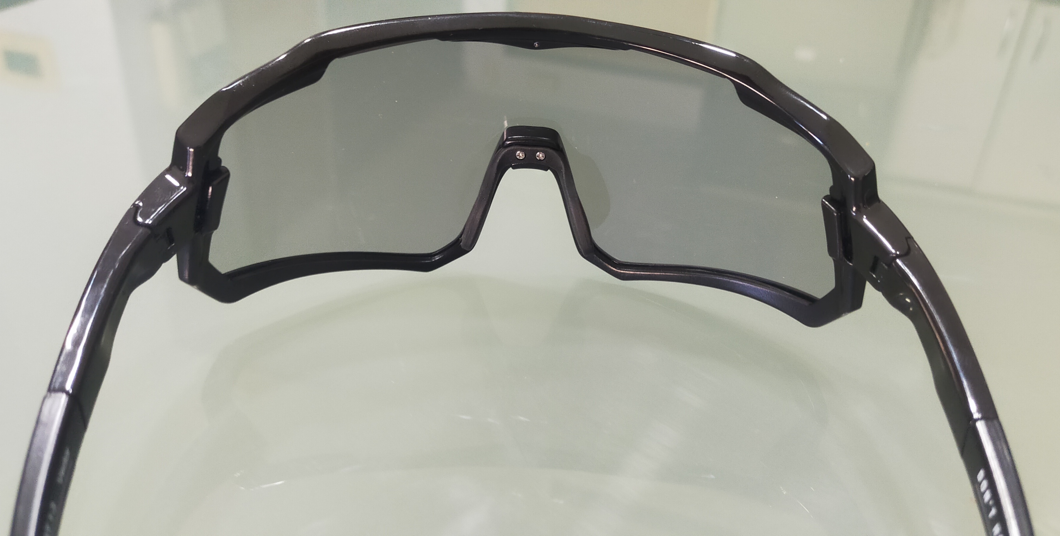 dhb Vector Photochromatic Lens sunglasses review - high performing ...