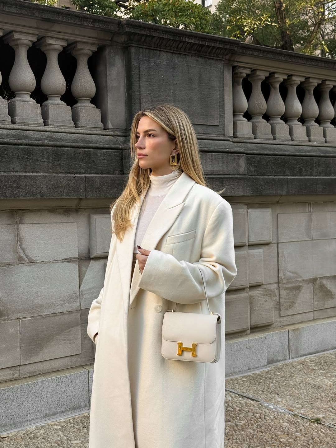 Elegant White Outfits for Winter 2026