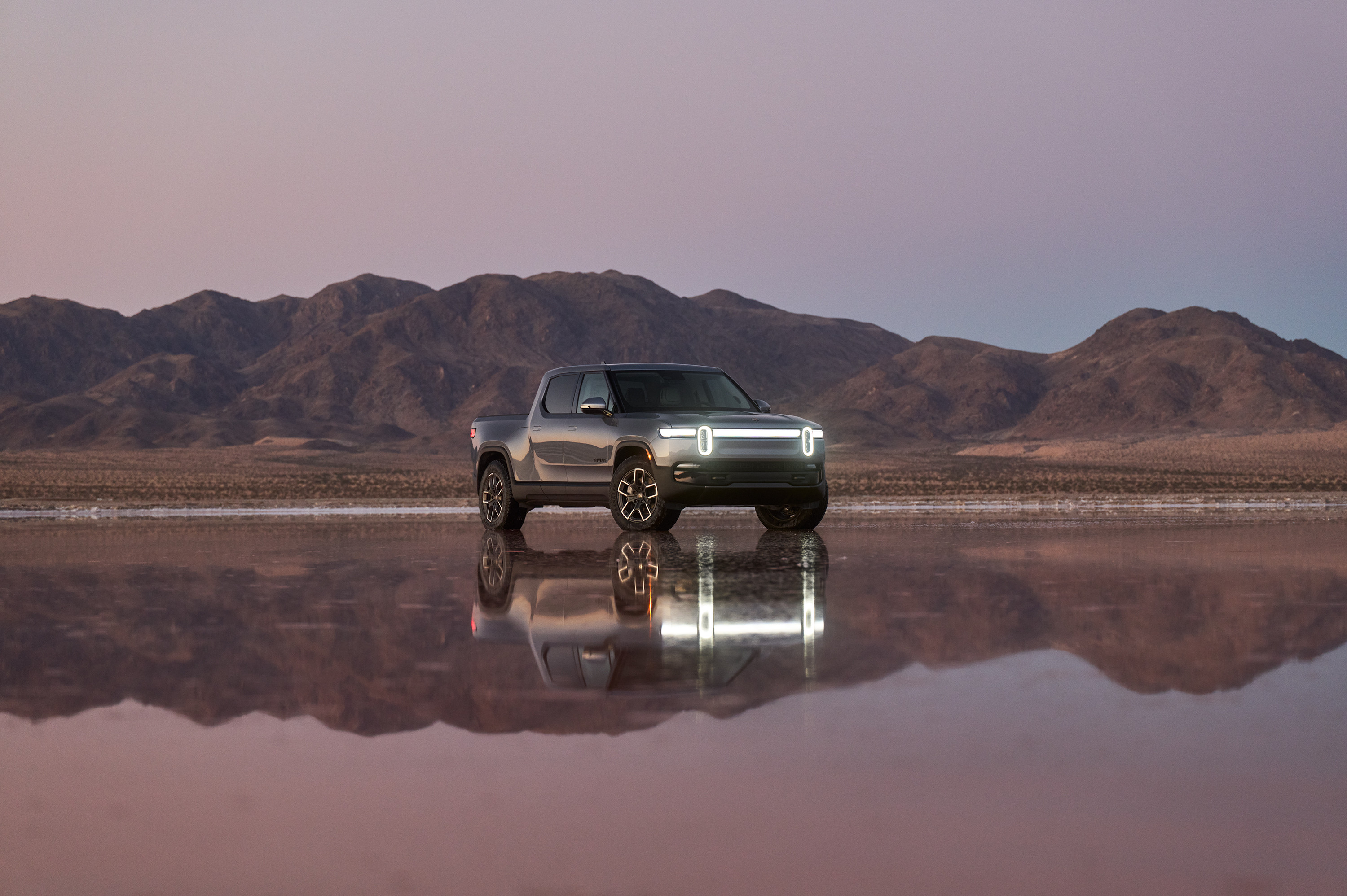 Rivian R1T MY2027 in Esker Silver