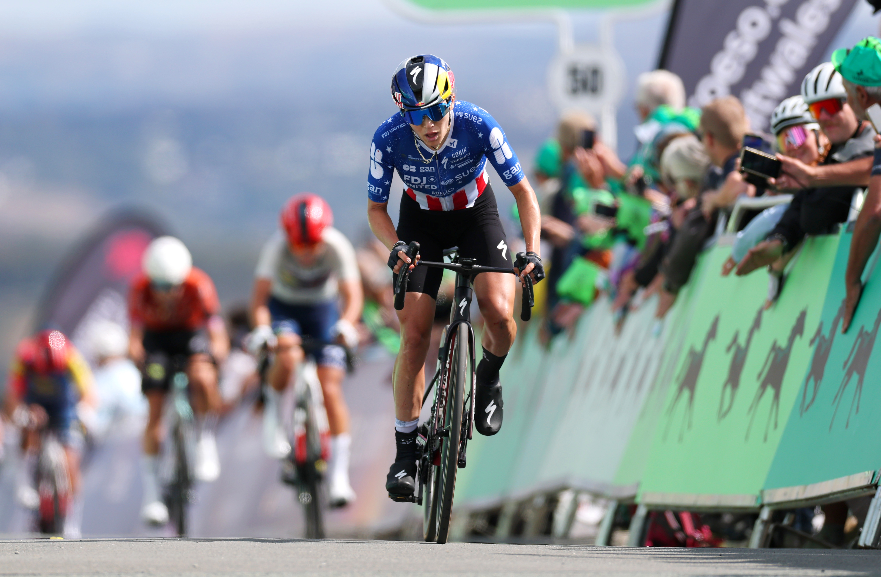Kate Courtney racing at the Tour of Britain Women 2026
