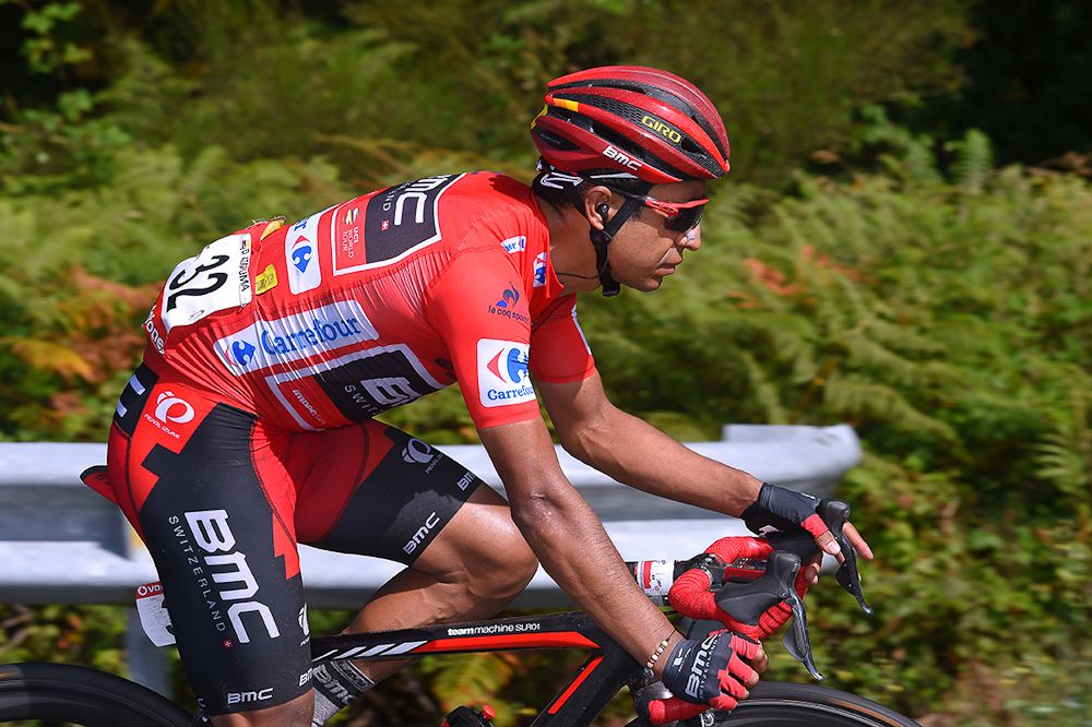 Darwin Atapuma in red during stage 5 at the Vuelta.