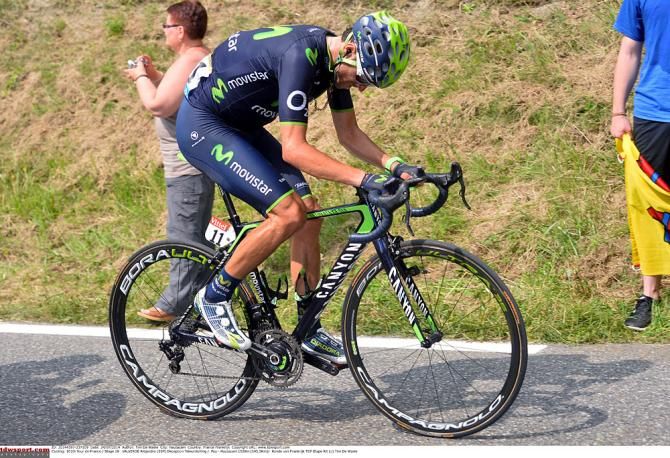 Alejandro Valerde (Movistar) tries not to lose more time