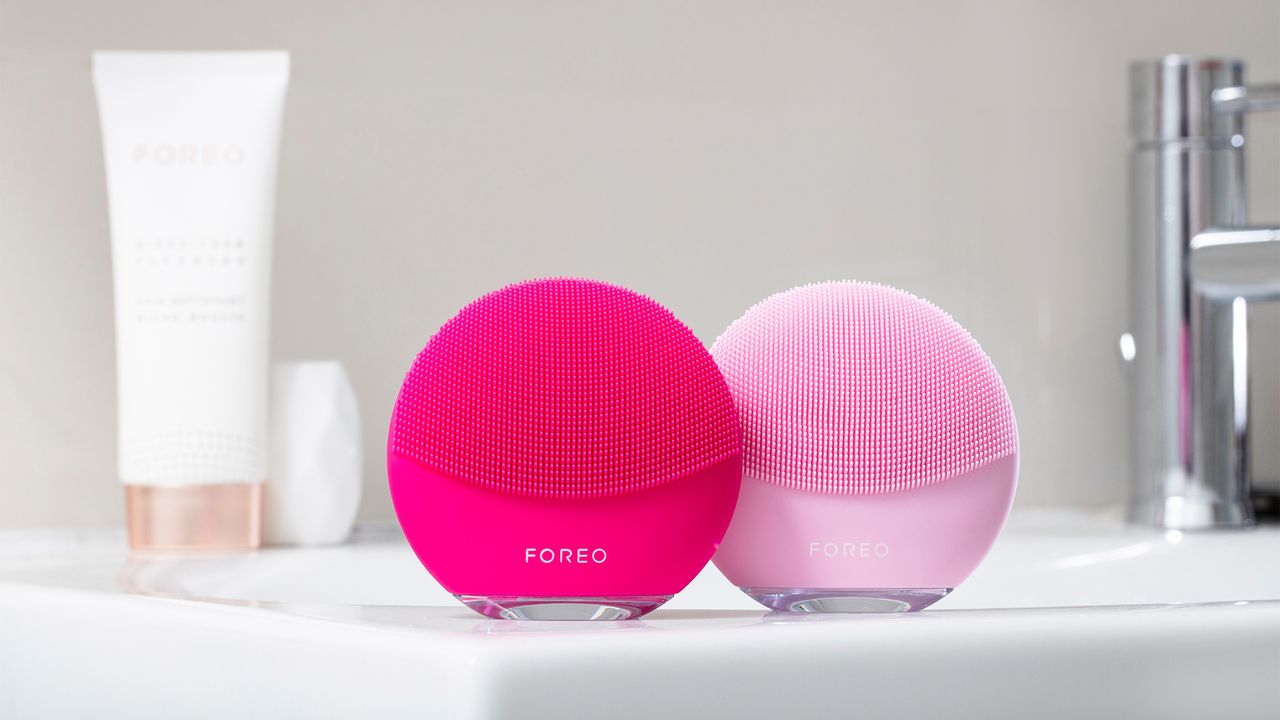 FOREO LUNA mini 3, LUNA mini 3 post workout skin care device, post workout facial cleansing device, LUNA mini 3 post workout skin care device