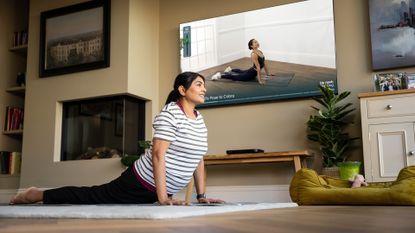 Mvmnt app (Sky Glass) – woman doing yoga