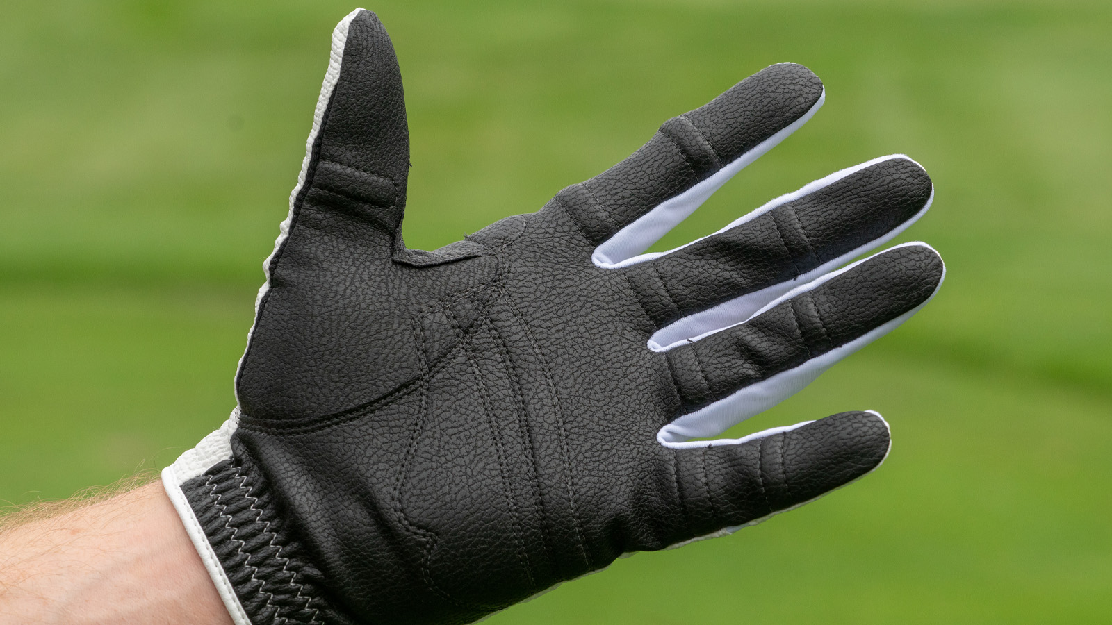 How The Most Technologically Advanced Golf Glove Can Help You Play Better In 2025