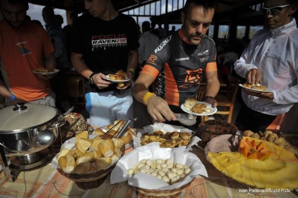 Racers fuel up after stage 1