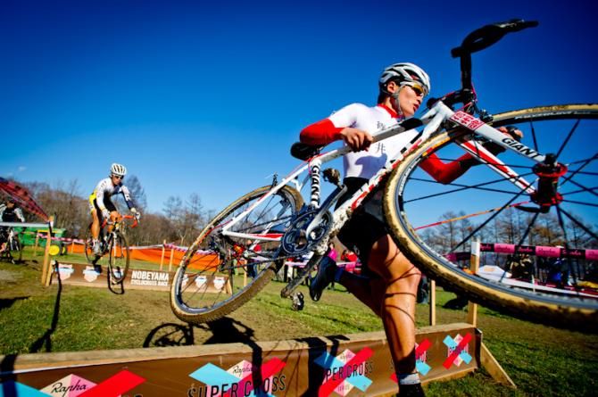 Kota Yokoyama (Shinonoi High School) leads at the barriers