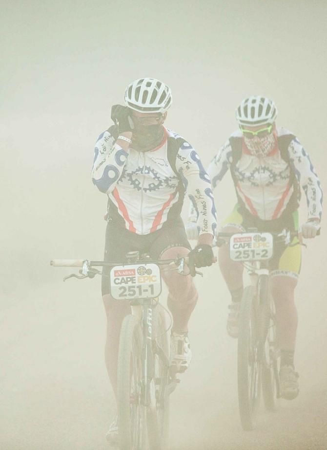 Warren Richards (front) and Sean Merredew (rear) of team 9999