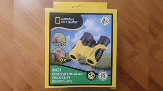 Photo of the National Geographic 6x21 Binoculars' packaging