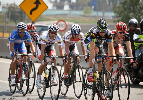 A group of riders in the Vuelta a Chile