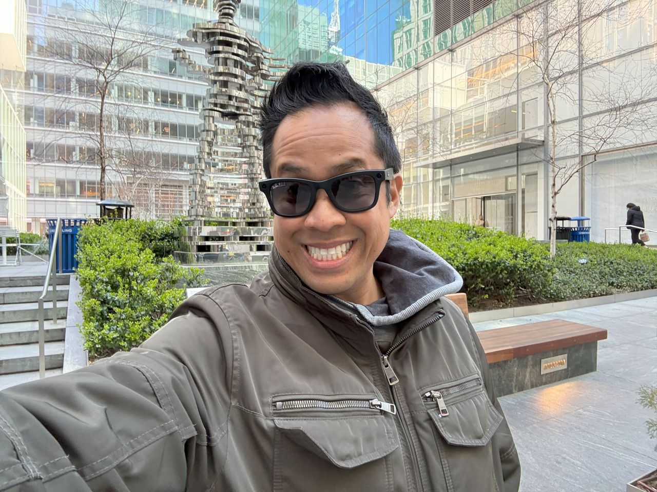 Apple iPhone 16 selfie sample.