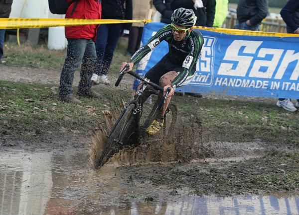 Marco Aurelio Fontana (Cannondale) splashes to the win in Italy.