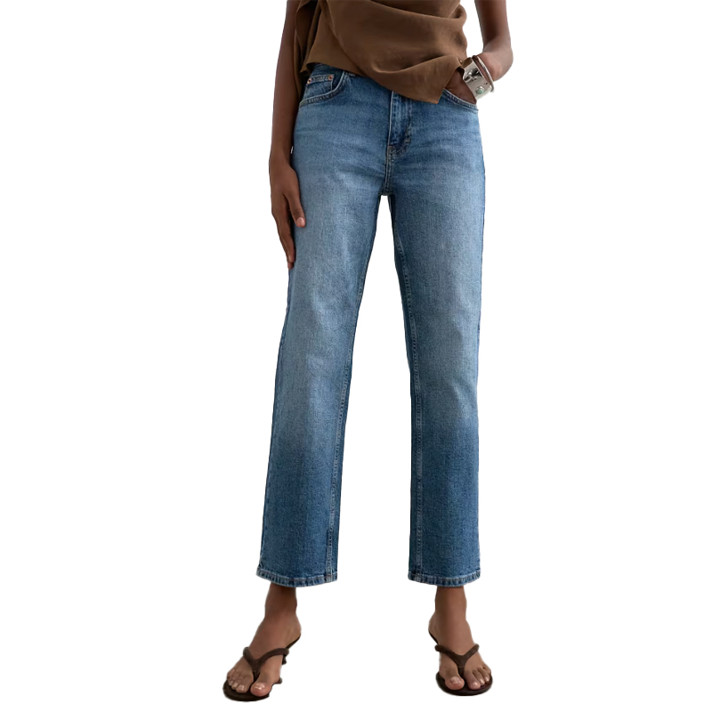 Model wearing Topshop orson jeans