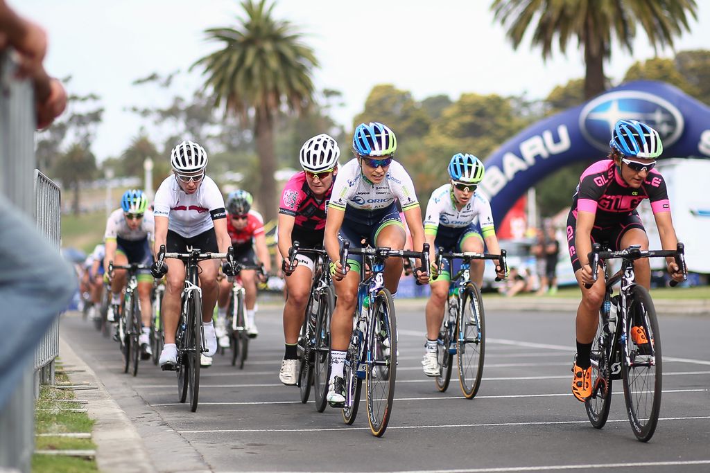 The women's peloton at the Bay Crits on day one
